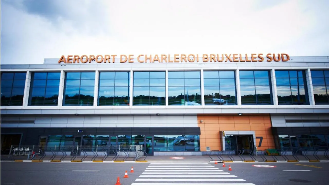 Tirou 5 Centre - Gare - Aeroport Daire Charleroi Belçika